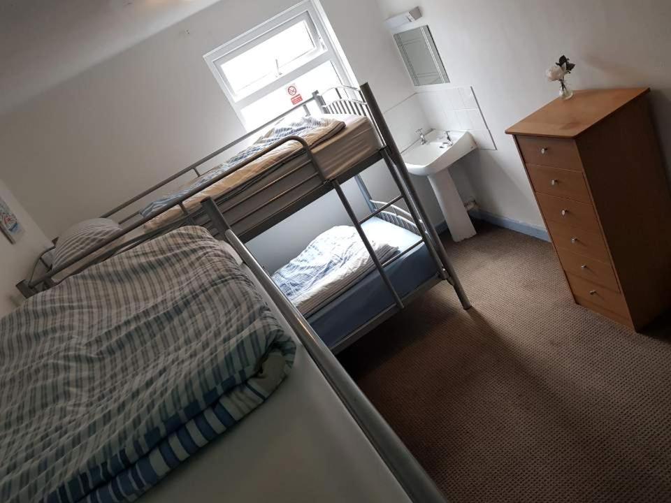 Blue Room Hostel Newquay นิวคีย์ ภายนอก รูปภาพ